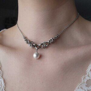 Vintage classic silver and white pearl choker necklace